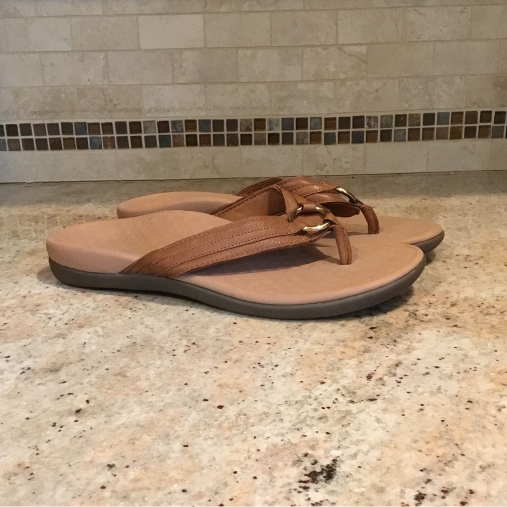 NEW Vionic Tide Aloe Brown Leather Thong Flip Flop Sandals Size 10